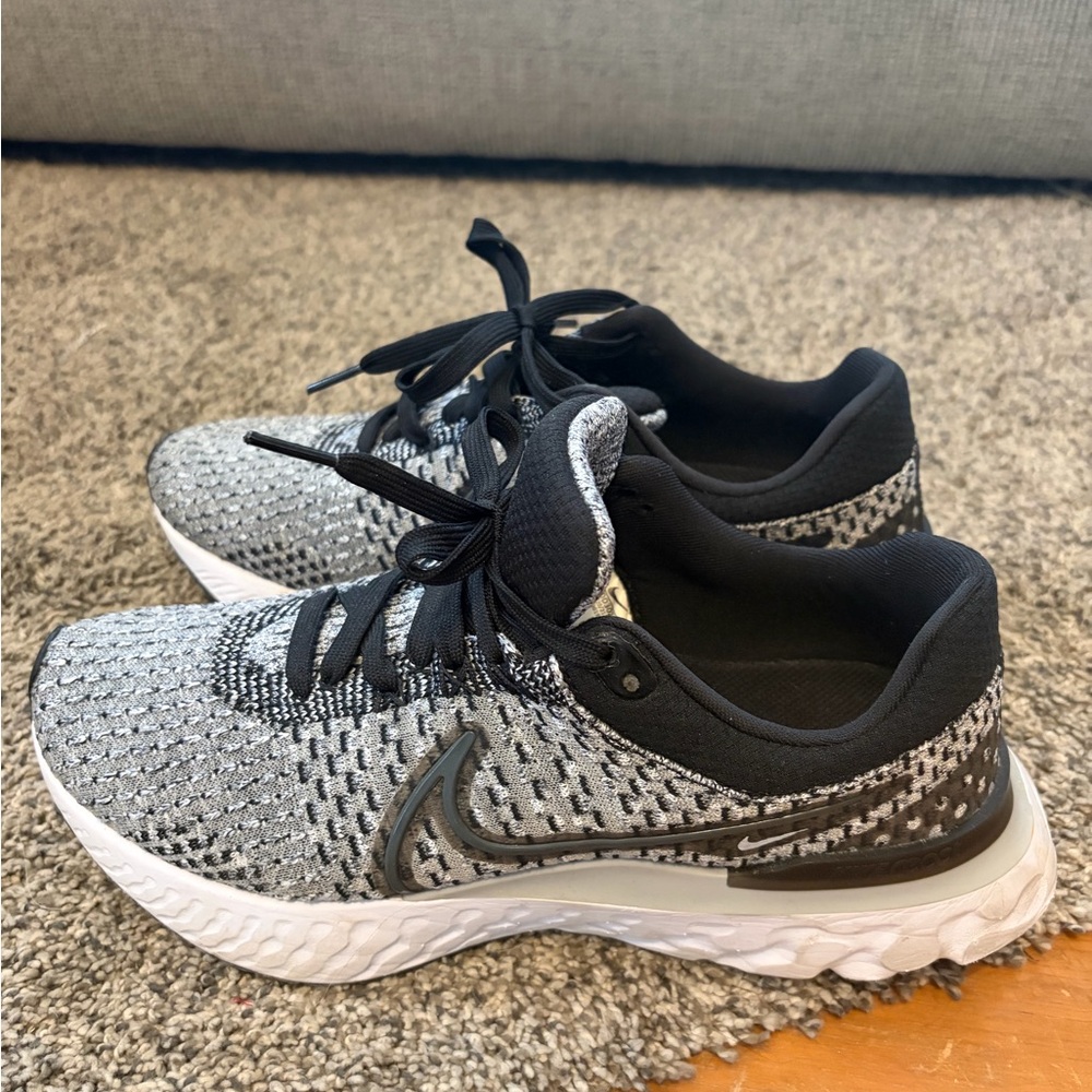 Nike Black and Grey Knit Running Shoes
